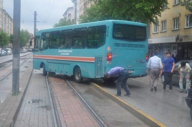Uyanık Şof&ouml;r Trafiği Kilitledi 1