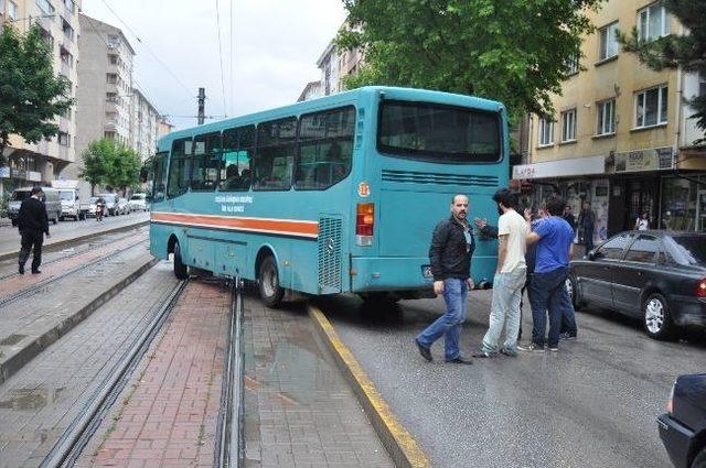 Uyanık Şof&ouml;r Trafiği Kilitledi 2