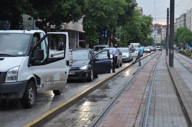 Uyanık Şof&ouml;r Trafiği Kilitledi 3