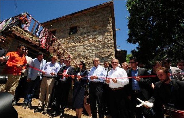 Bakan Eker 4. Fekiye Teyran K&uuml;lt&uuml;r Festivali nde 3