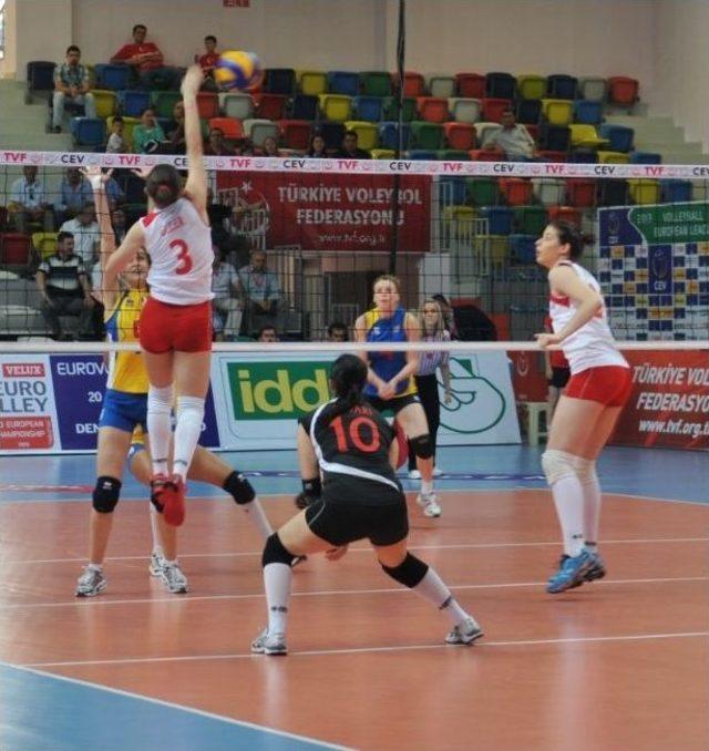 Cengiz Göllü Voleybol Salonu Kapılarını Açtı