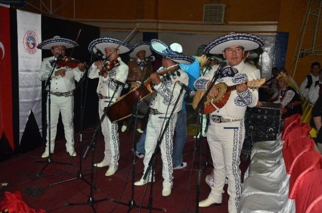 3. Altın Kiraz Halkoyunları Yarışması Nefes Kesti