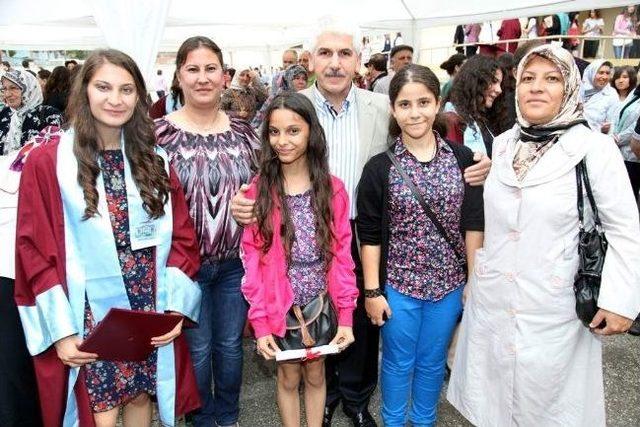 Öğrencilerin Diploma Heyecanına Başkan Burhan Sakallı Da Ortak Oldu