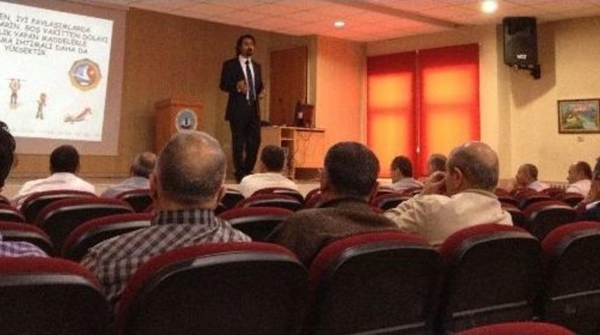 Polisler Tarafından Veliler İ&ccedil;in Seminer D&uuml;zenlendi
