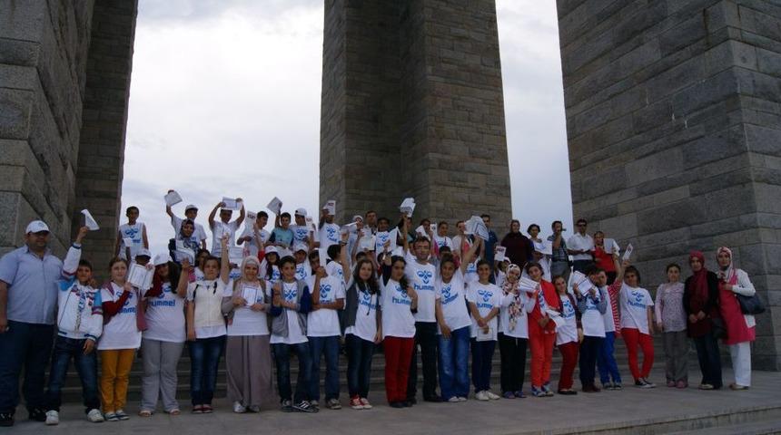 Sivas&rsquo;tan Geziye Gelip Karnelerini Şehitlerin Huzurunda Aldılar