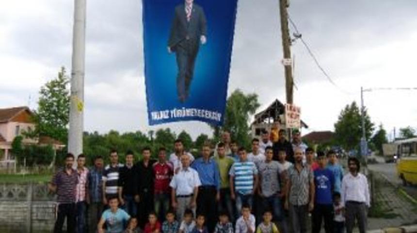 Başbakan&rsquo;a Destek İ&ccedil;in Pankart Astılar