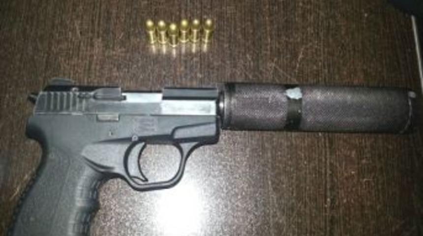 Bitlis'te Susturucu Takılı Silah Ele Ge&ccedil;irildi