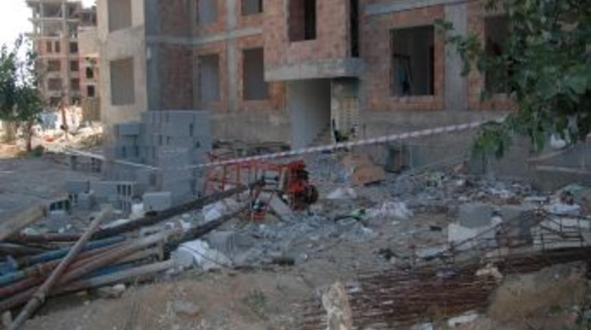 İnşaatta iskele &ccedil;&ouml;kt&uuml;: 1 &ouml;l&uuml;, 2 yaralı