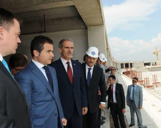 Bakan Kılıç’tan Bursa'nın Yeni Stadına Övgü