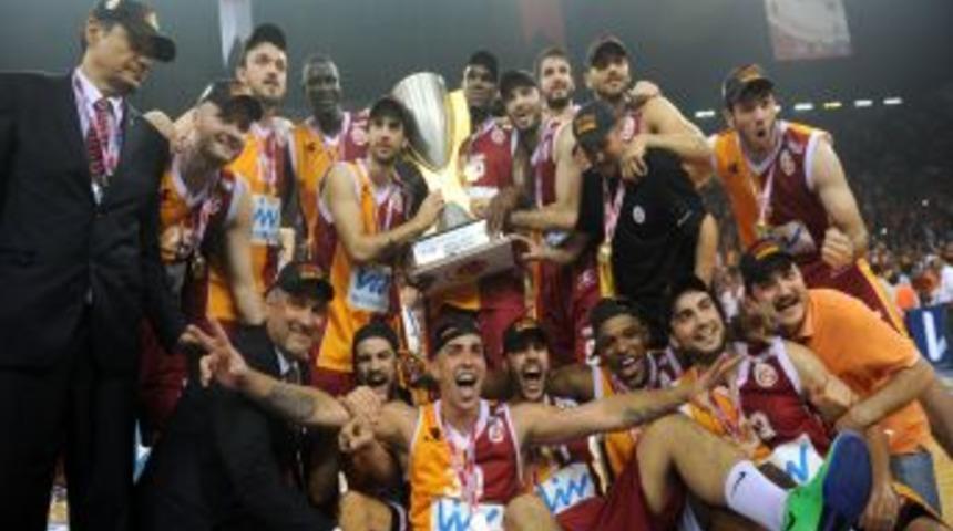 Galatasaray Medical Park, Şampiyonluk Kupasını Coşkuyla Kaldırdı