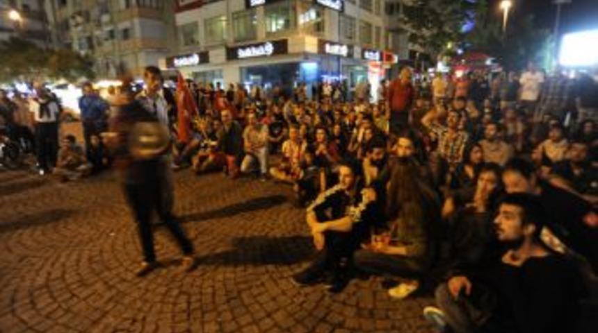 &Ccedil;anakkale Valisi Eylemcileri Ikna Etti