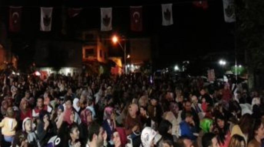 Orhaneli Karağoz K&uuml;lt&uuml;r Şenlikleri'nde Konser Coşkusu