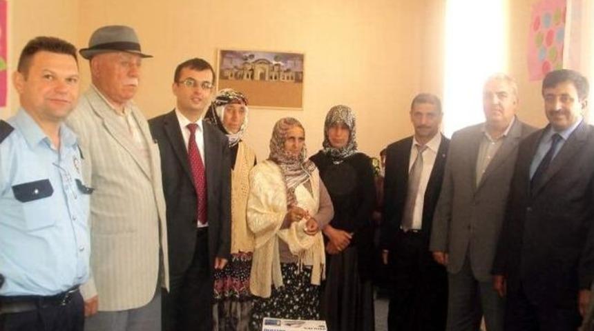 Digor&rsquo;da Aile Okul Projesi&rsquo;ne Katılanlar &Ouml;d&uuml;llendirildi