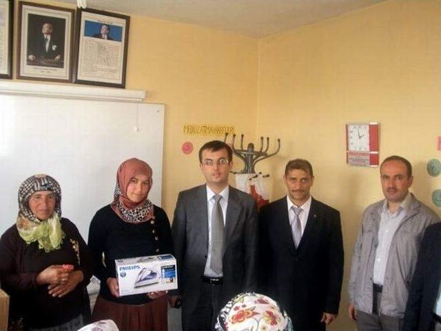 Digor&rsquo;da Aile Okul Projesi&rsquo;ne Katılanlar &Ouml;d&uuml;llendirildi 3
