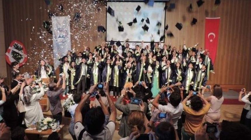 Diplomalarla Birlikte İş Teklifi Geldi