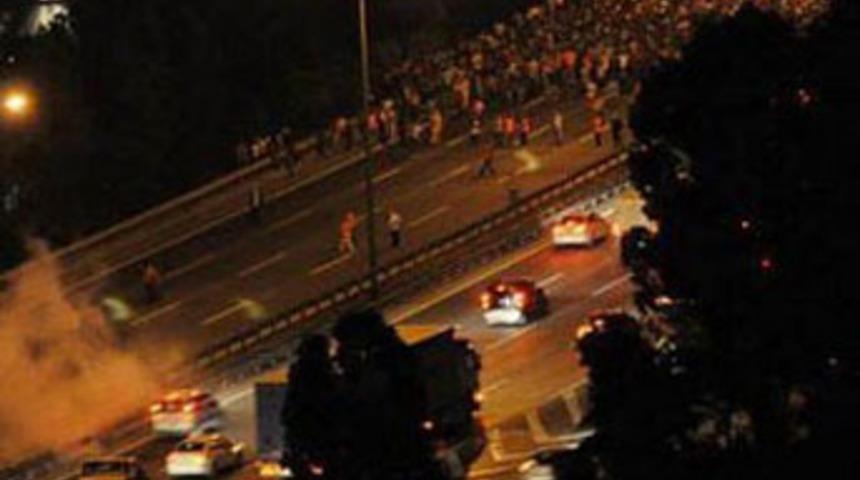 Gazi, d&uuml;n gece TEM'i kapattı
