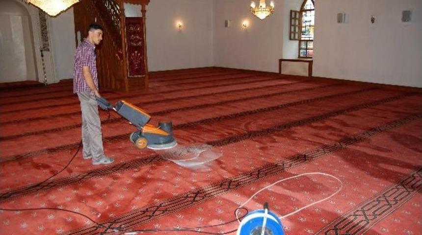 Taşk&ouml;pr&uuml; Merkez Camileri Ramazan Ayına Hazır