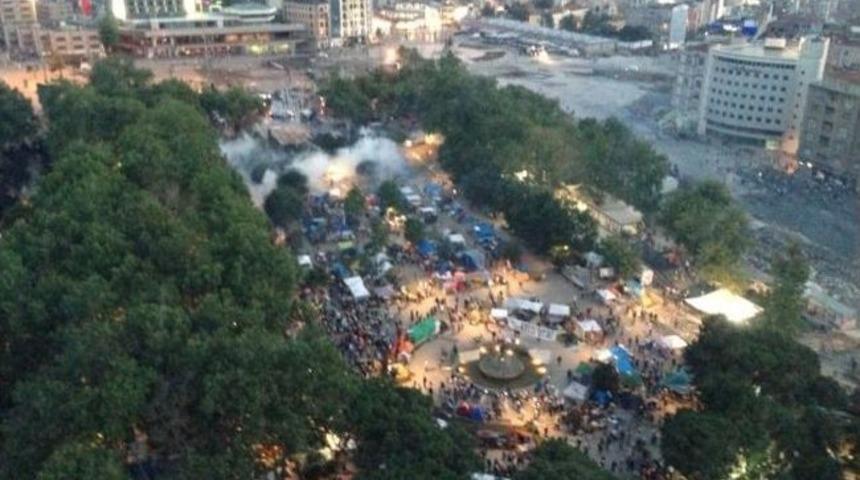 Gezi Parkı'ndaki m&uuml;dahale havadan b&ouml;yle g&ouml;r&uuml;nt&uuml;lendi