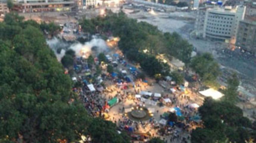 Gezi Parkı'na m&uuml;dahale havadan b&ouml;yle g&ouml;r&uuml;nt&uuml;lnedi