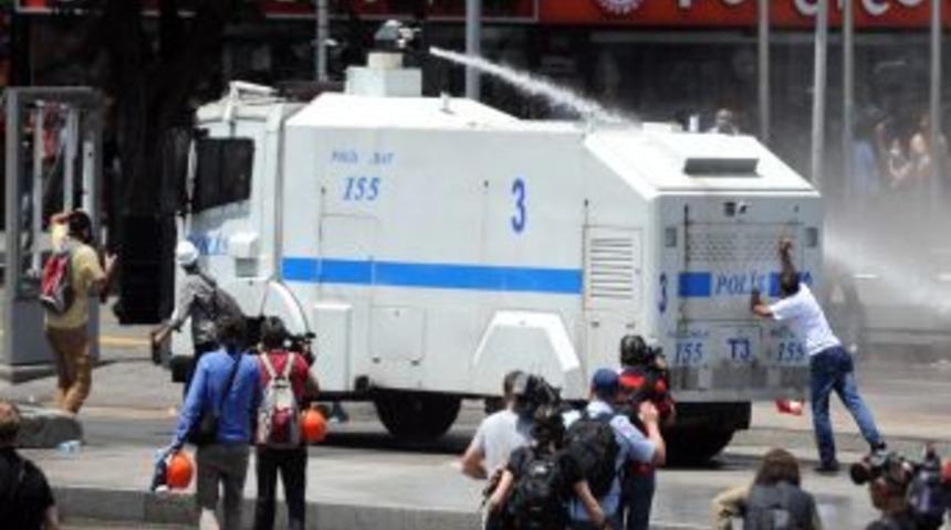 Kızılay&rsquo;da Izinsiz G&ouml;steriye Polis M&uuml;dahale Etti