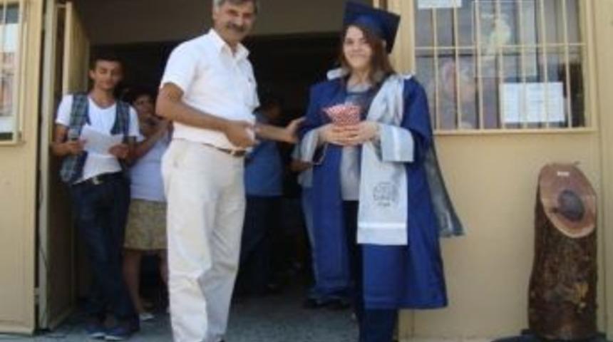 Okul Birincisine &Ouml;l&uuml;deniz&rsquo;de Tatil &Ouml;d&uuml;l&uuml;