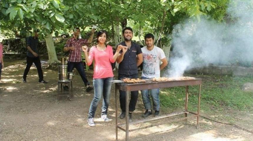 &Uuml;niversitelilerden Mezuniyet Pikniği