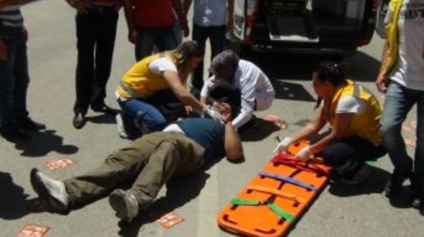 Otomobille Motosiklet &Ccedil;arpıştı: 1 Yaralı