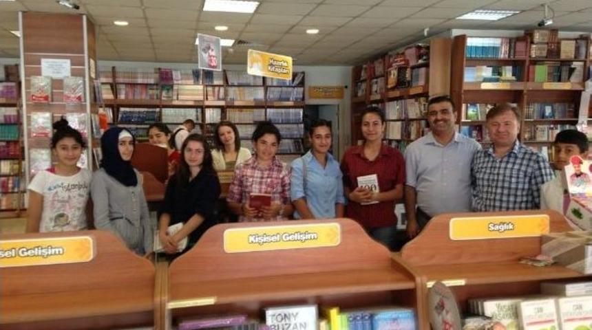 G&uuml;neşler Anadolu Lisesi&rsquo;nden Okuma Projesi