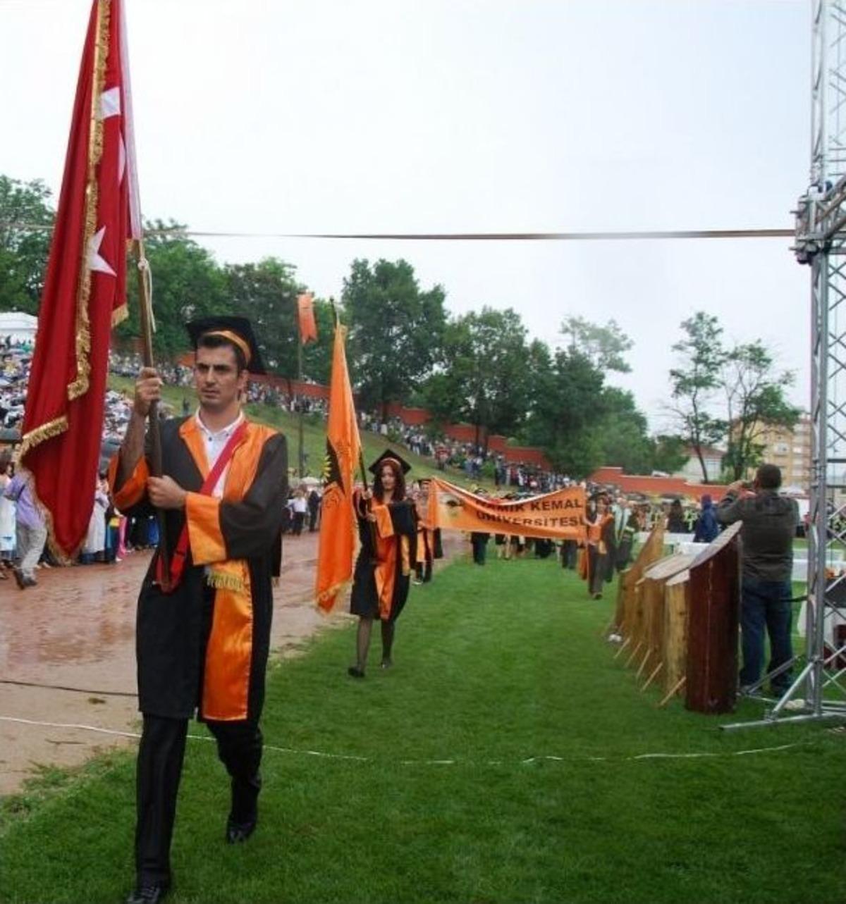 Nk&uuml;&rsquo;de Mezuniyet Coşkusu