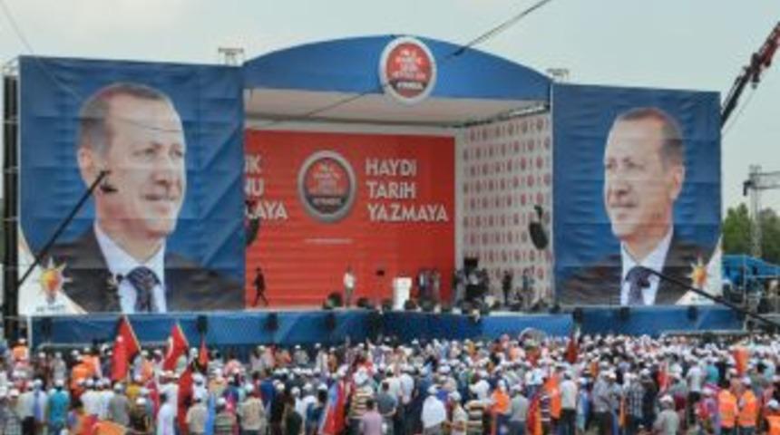 AK Parti'nin Mitingine Yoğun Ilgi