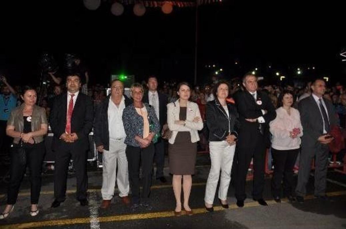 Işın Karaca Ve G&ouml;khan Tepe Tekirdağlı&rsquo;ları Coşturdu