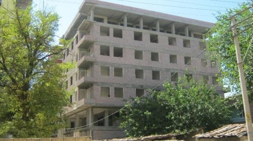 Bismil&rsquo;de Bir Bina Yan Yattı