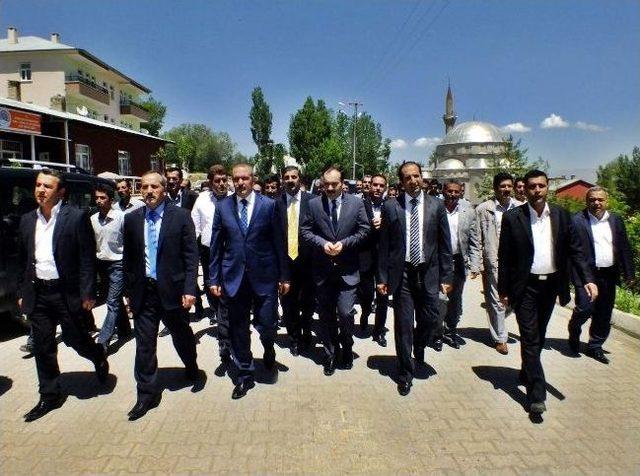 Ak Parti Milletvekilleri Başkale İl&ccedil;esine &Ccedil;ıkarma Yaptı 3