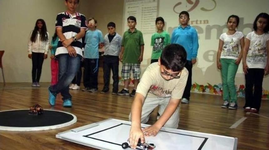 G&uuml;lpembe Kolejinde Şampiyonlar Finali