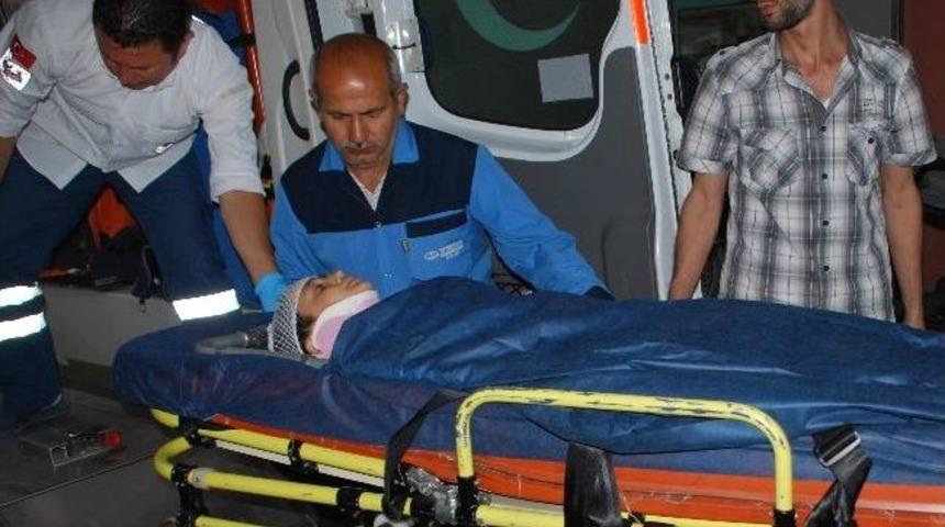 Otomobil &Ccedil;ocuğa &Ccedil;arptı: 1 Yaralı