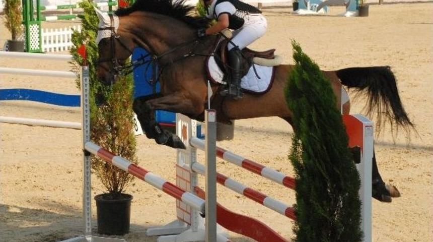 Kupalı Binicilik Engel Atlama Yarışmaları