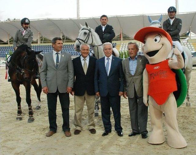 Kupalı Binicilik Engel Atlama Yarışmaları