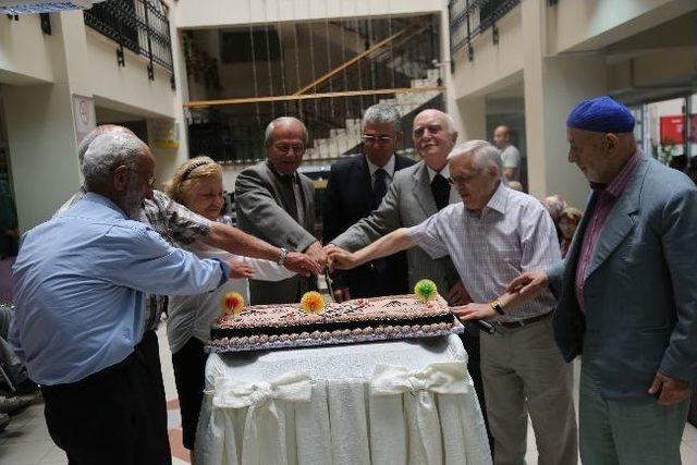 Huzurevinde Babalar Günü Kutlaması