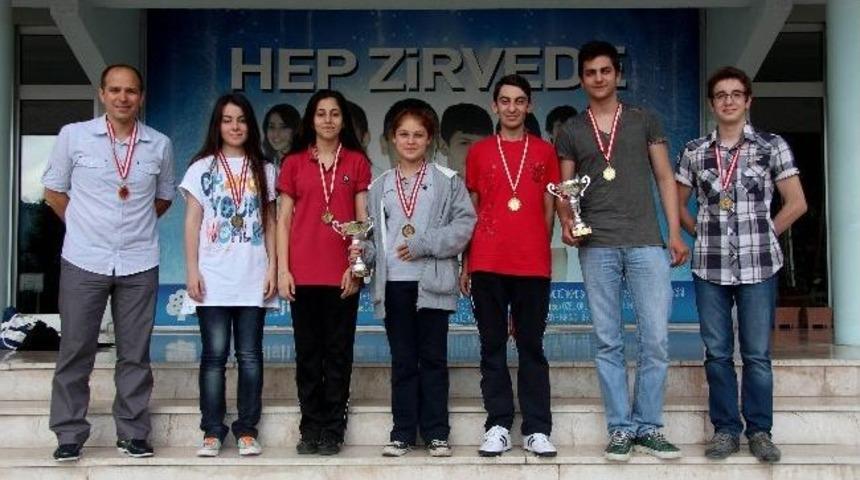 İhlas Koleji&rsquo;nin Başarıları &Ouml;d&uuml;llendirildi