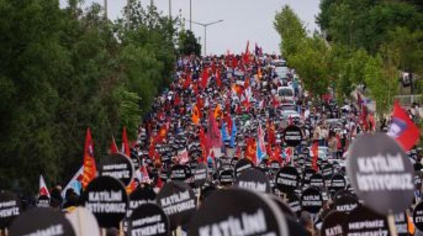 Ethem Sarıs&uuml;l&uuml;k'&uuml;n Cenazesi Cemevinden Uğurlandı