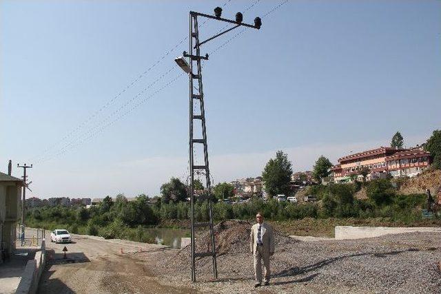 Çimenoğlu, Elektrik Direklerinin Kaldırılmasını İstedi