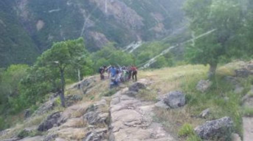 U&ccedil;uruma D&uuml;şen Vatandaşı Kurtarmak I&ccedil;in Jandarma Seferber Oldu