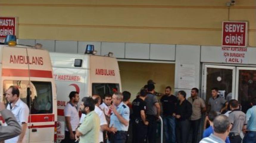 Hastane &Ouml;n&uuml;nde &Ccedil;ıkan Kavgada Bir Kişi Silahla Yaralandı