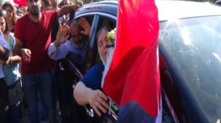 Hatay&rsquo;da Insan Zinciri Oluşturuldu