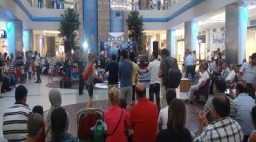 Babalar G&uuml;n&uuml; I&ccedil;in Sıra Gecesi