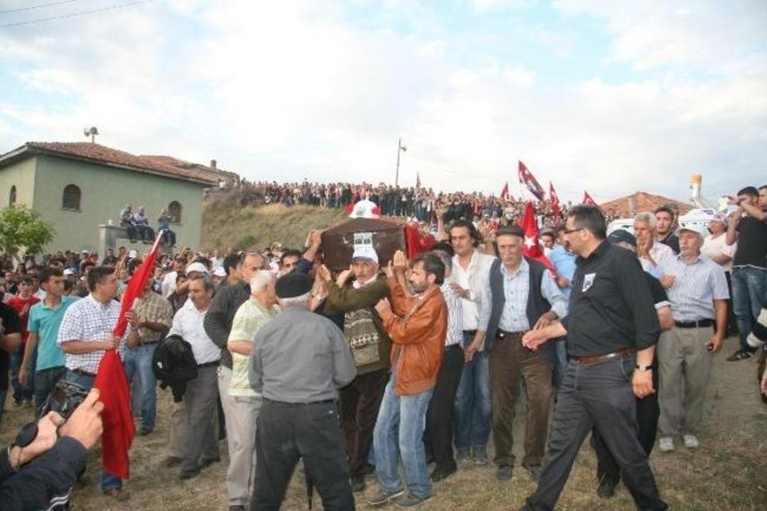 Ethem Sarıs&uuml;l&uuml;k&rsquo;&uuml;n Cenazesi Toprağa Verildi