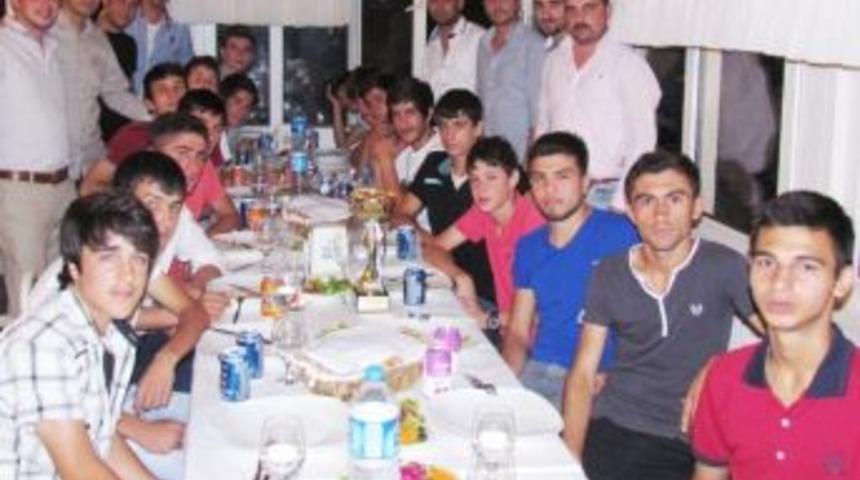 &Ouml;demiş Gen&ccedil;likspor İlk Sezonda Gelen Şampiyonluğu Kutladı