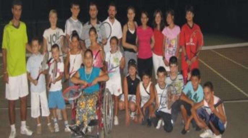 &Ouml;demiş&rsquo;te Yaz Tenis Kursları Başlıyor