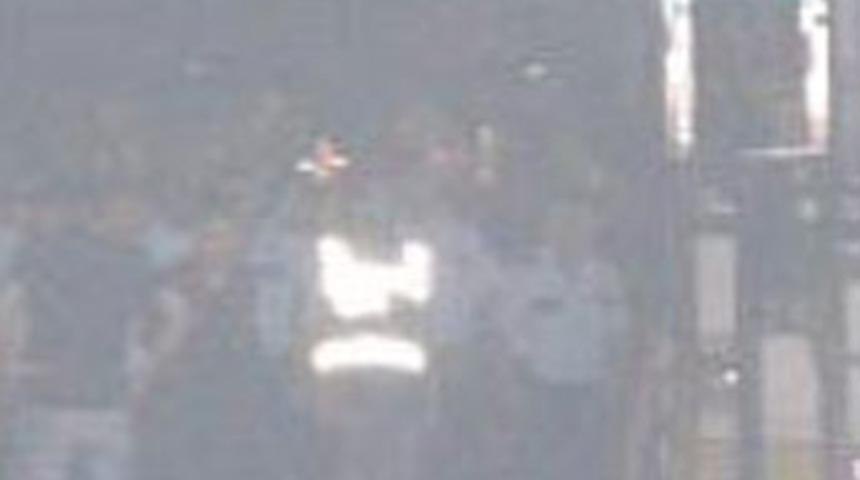 Gaz bombası polis otob&uuml;s&uuml;nde patladı