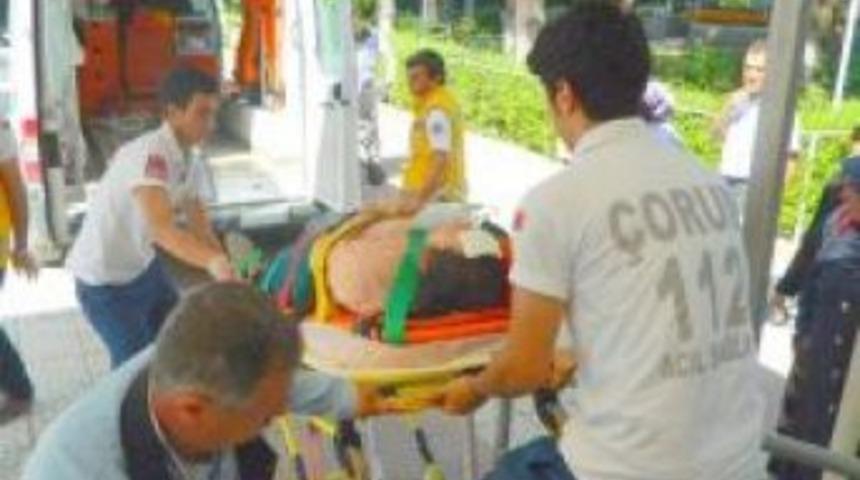 Osmancık İnal K&ouml;y&uuml;'nde 2 ara&ccedil; &ccedil;arpıştı: 4 yaralı